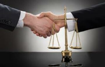 Consolidarnos como una firma jurídica de referencia en el asesoramiento a empresas y entidades aseguradoras, reconocida por su rigor, solvencia técnica y capacidad para aportar soluciones jurídicas eficaces y sostenibles.